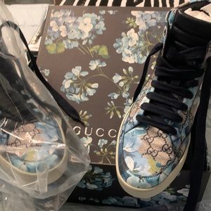 Gucci floral bye high top sneakers size 9